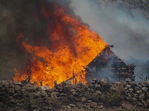 Ватрена стихија у Турској – пожар захватио термоелектрану, евакуисане хиљаде људи