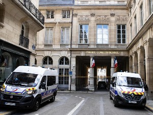 Француска, мигрант из Руанде признао убиство свештеника који му је пружио уточиште