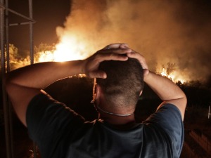 Број страдалих у пожарима у Алжиру порастао на 65, проглашена тродневна жалост