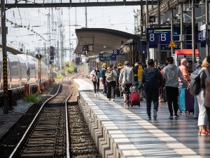 Колапс железничког саобраћаја у Немачкој – штрајкују машиновође, стоји 700 возова