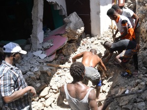 Број жртава разорног земљотреса на Хаитију порастао на 724, потрага за преживелима испод рушевина