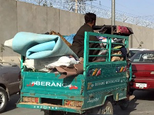 Талибани улазе у Кабул - општа бежанија и кречење излога