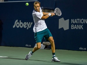 Медведеву трофеј на мастерсу у Торонту