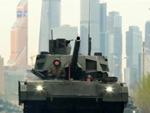 Руска војска добија паметне тенкове - робот у "армати" циља,  пуца човек