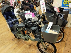 „Мама бајсеви“, необично решење за превоз деце у Јапану