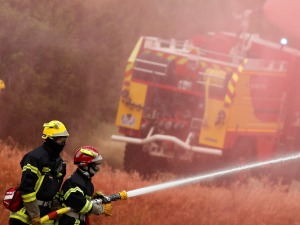 Велики пожар на југу Француске – ватру гасе и канадери
