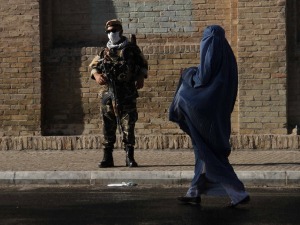 “Упутство“ талибана запосленим женама: Останите у кућама, војници нису тренирани да вас поштују