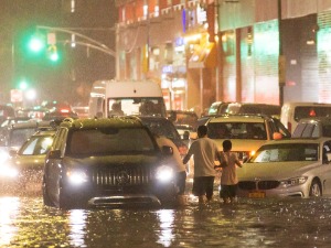 Тропска олуја однела најмање 46 живота, ванредно стање у Њујорку и Њу Џерзију