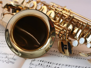 Свеци марширају