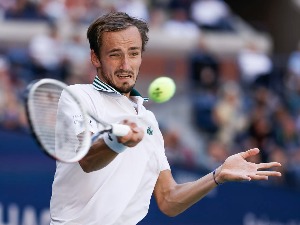 Ван де Зандшлуп далеко од још једног изненађења, Медведев у полуфиналу Ју-Ес опена