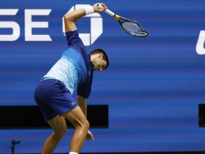 Казна Ђоковићу за ломљење рекета 5.000 долара