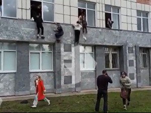Шесторо погинулих у пуцњави на универзитету у Русији, студенти у паници искакали кроз прозоре