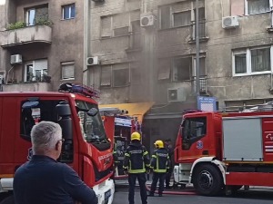 Угашен пожар на углу Илије Гарашанина и Таковске у Београду