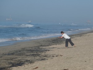  Излила се нафта у Калифорнији, на плажама мртве птице и рибе