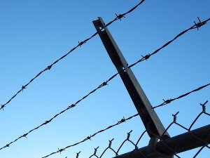 Отета двојица чувара у затвору у Француској, један повређен 