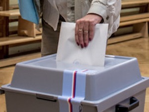 Чеси данас и сутра на биралиштима