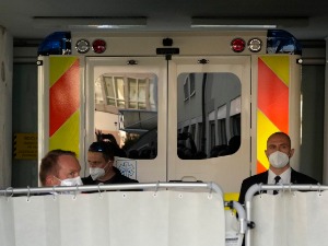 Земан у стабилном стању, у болници ће провести до три недеље