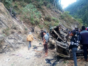 Нова несрећа у Непалу - аутобус слетео са пута, најмање 28 погинулих