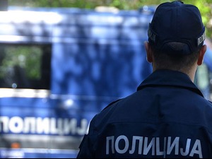 Ухапшене две особе, заплењена марихуана и оружје