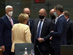 Последње збогом за Меркелову у Бриселу, лидери ЕУ траже решење за енергенте и Пољску