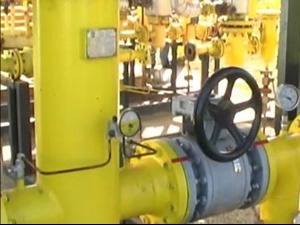 Француска због високих цена горива  помаже грађанима са 100 евра, ванредно стање у Молдавији