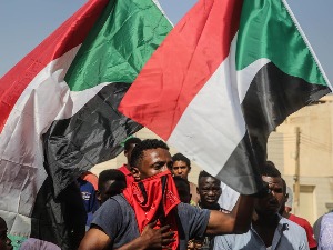 Ванредно стање у Судану – војска распустила владу, сукоби на улицама Картума