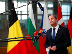 Премијер Луксембурга оптужен за плагијат, признаје да је мастер рад требало написати другачије