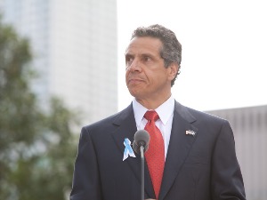 Бивши гувернер Њујорка оптужен за сексуално узнемиравање