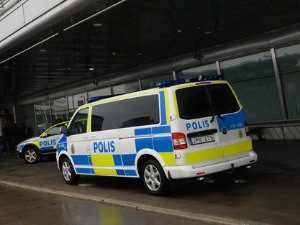 Климатски активисти се лепили за писте како би блокирали аеродроме у Шведској