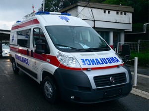 Аутомобил ударио две девојчице на пешачком прелазу у Прокупљу, возач побегао