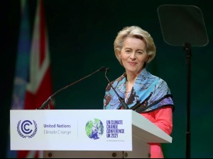 Урсула фон дер Лајен, авионом на пут од 50 километара