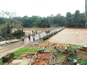 Поплаве на југу Индије и Шри Ланке, више десетина настрадалих
