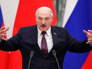Лукашенко упозорава ЕУ да ће заврнути гасовод, Москва пере руке од претњи