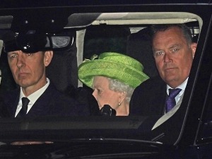 Британија може да одахне, краљица Елизабета се вратила