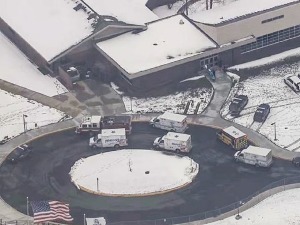 Мичиген: Тинејџер пуцао у школи, убио троје