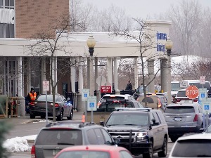 У притвору тинејџер осумњичен за пуцњаву у Мичигену, троје рањених у тешком стању