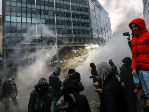 Нови протести због анти-ковид мера у Бриселу, полиција користила водене топове и сузавац
