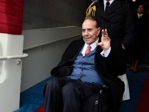 Преминуо бивши сенатор Боб Дол, памте се његове досетке