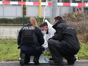 Страховао да ће му одузети децу због лажне ковид потврде, па побио целу породицу