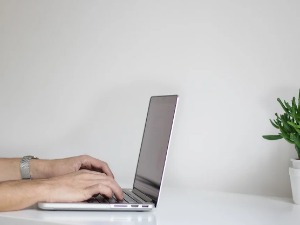 Рад од куће у Немачкој, ако се повредите на путу од кревета до стола одштету плаћа осигурање