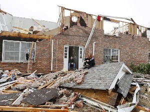 Деветнаест торнада захватило централне државе САД, двоје мртвих