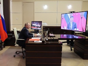 Си захвалио Путину на одупирању притисцима