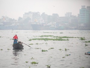 Пожар на трајекту у Бангладешу, погинуло 38 особа