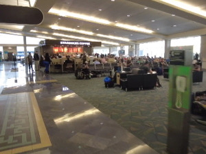 Корона отказује на хиљаде летова у САД, дописник РТС-а проверава ситуацију