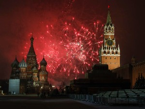 Кристална кугла, светлосни спектакл, поново се огласио Биг Бен – како је свет дочекао 2022. годину