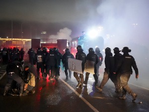 Масовни протести у Казахстану због повећања цене горива, ванредно стање у више градова
