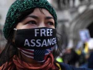 Хиљаду затворских дана Џулијана Асанжа, чекајући изручење