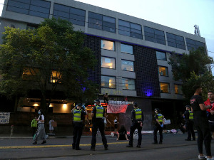 Ђоковић се јавио и поздравио фанове са прозора хотела