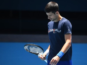 Чекајући коначну одлуку о Новаковом боравку у Аустралији