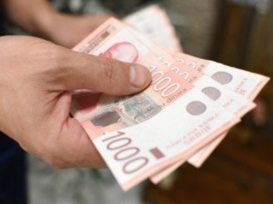 Здравствени радници добијају по 10.000 динара